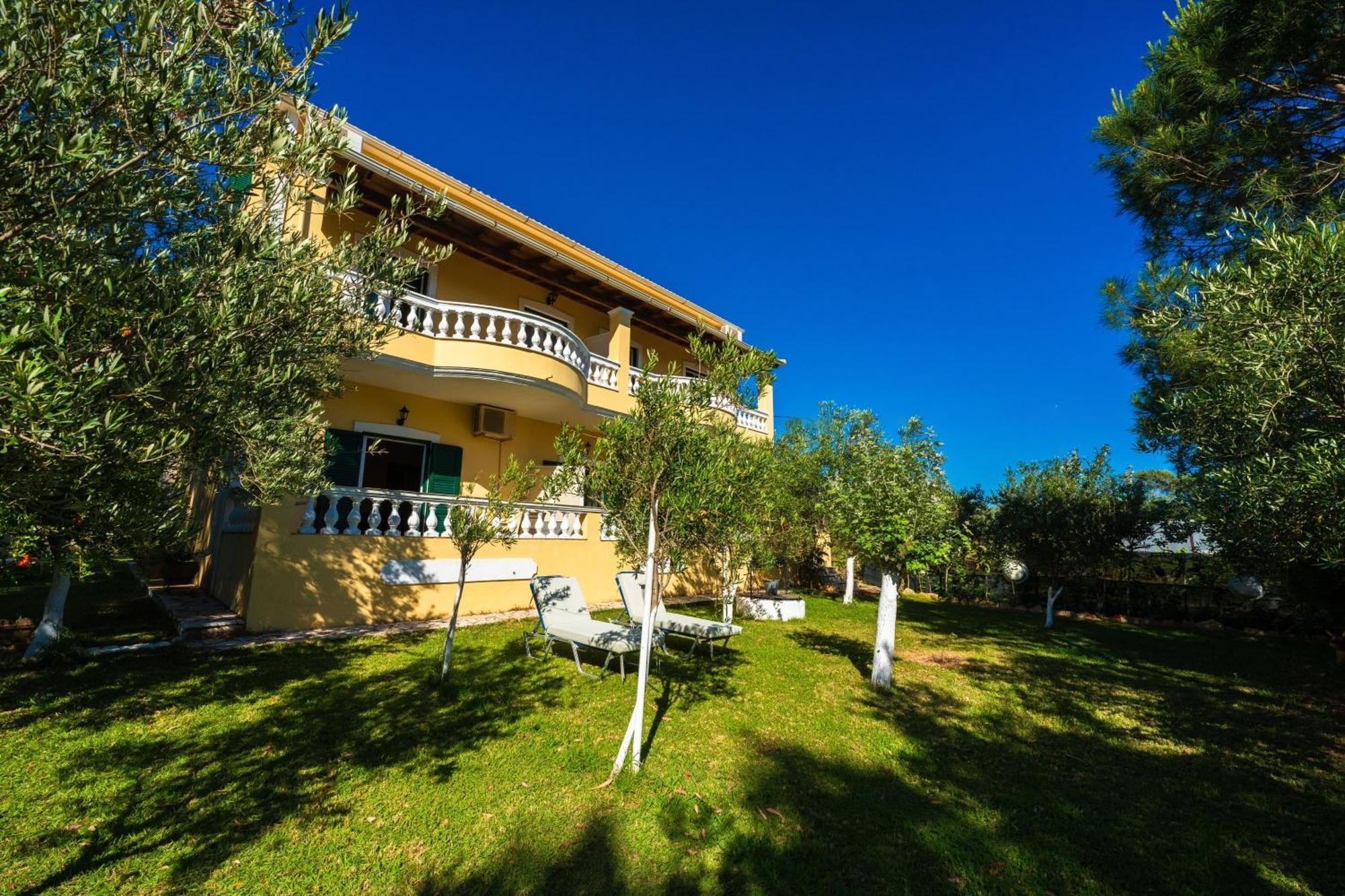 Stefanias Appartments Ágios Matthaíos Exteriér fotografie